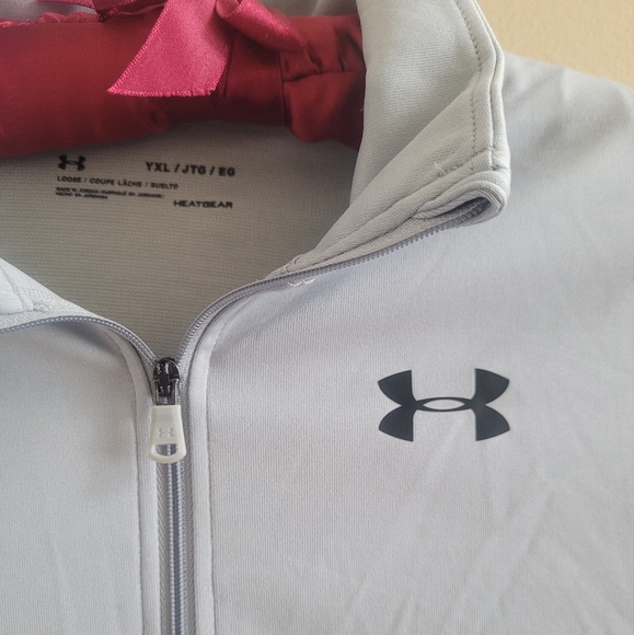 Under Armour | Girls Heatgear New Gray Loose Long Sleeve Top - Picture 7 of 10